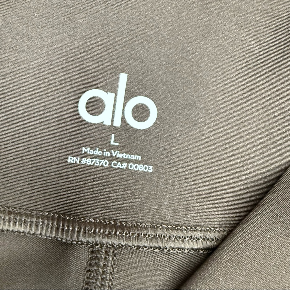 ALO  Leggings - Picture 5 of 8
